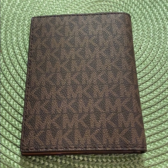 Passport wallet - Picture 3 of 3